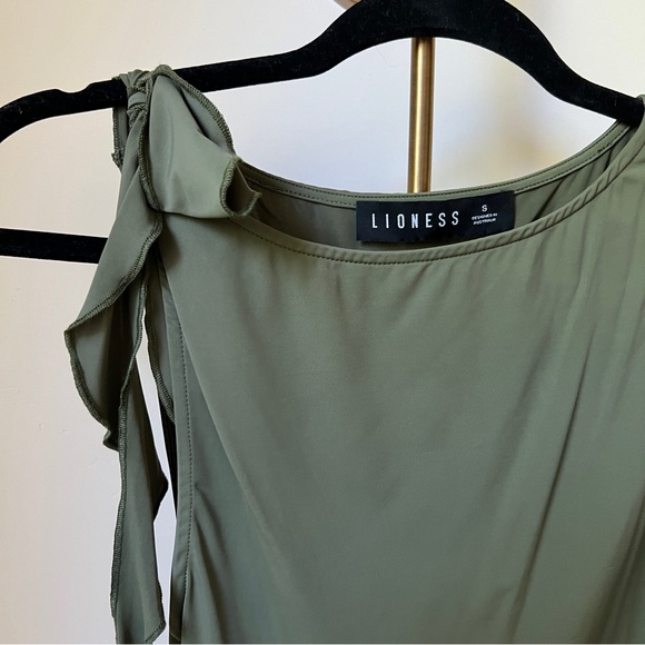 (SOLD ON FB) LIONESS Rendezvous Top - Picture 5 of 7